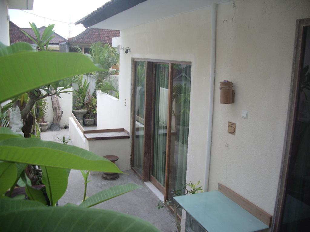 Gusti Homestay Kerobokan Exterior photo